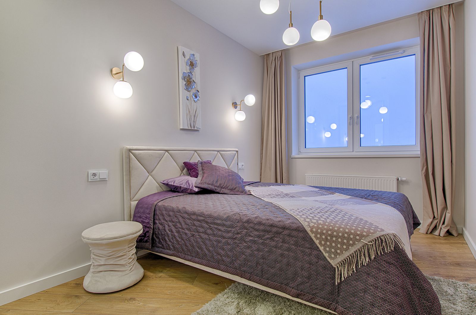 Maadi bedroom with a Sheraton bed and oak drawers